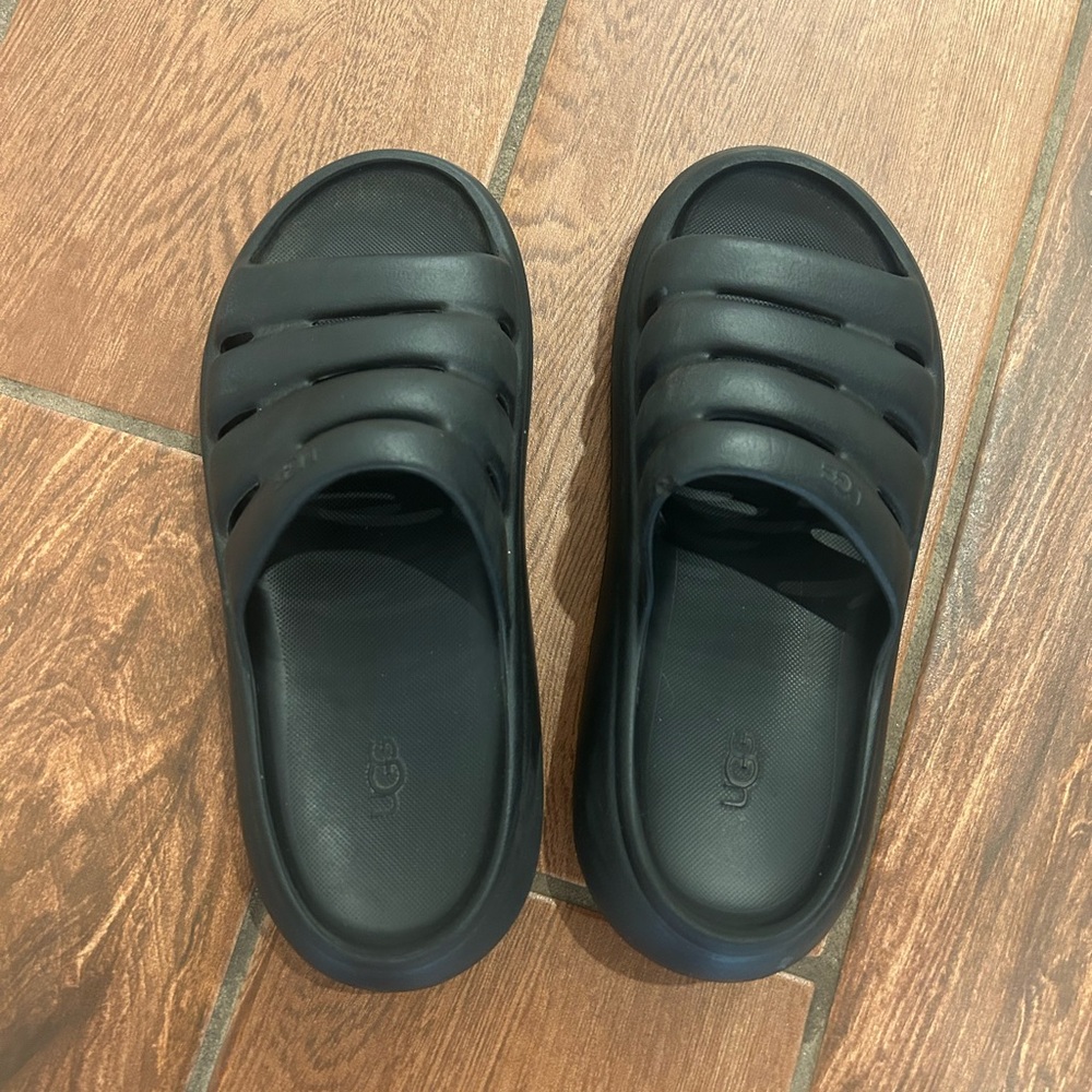 Ugg size 7 black slide sandals